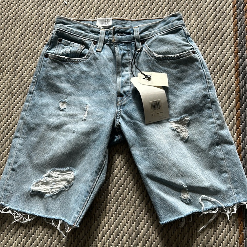Levi’s 501 shorts size 24